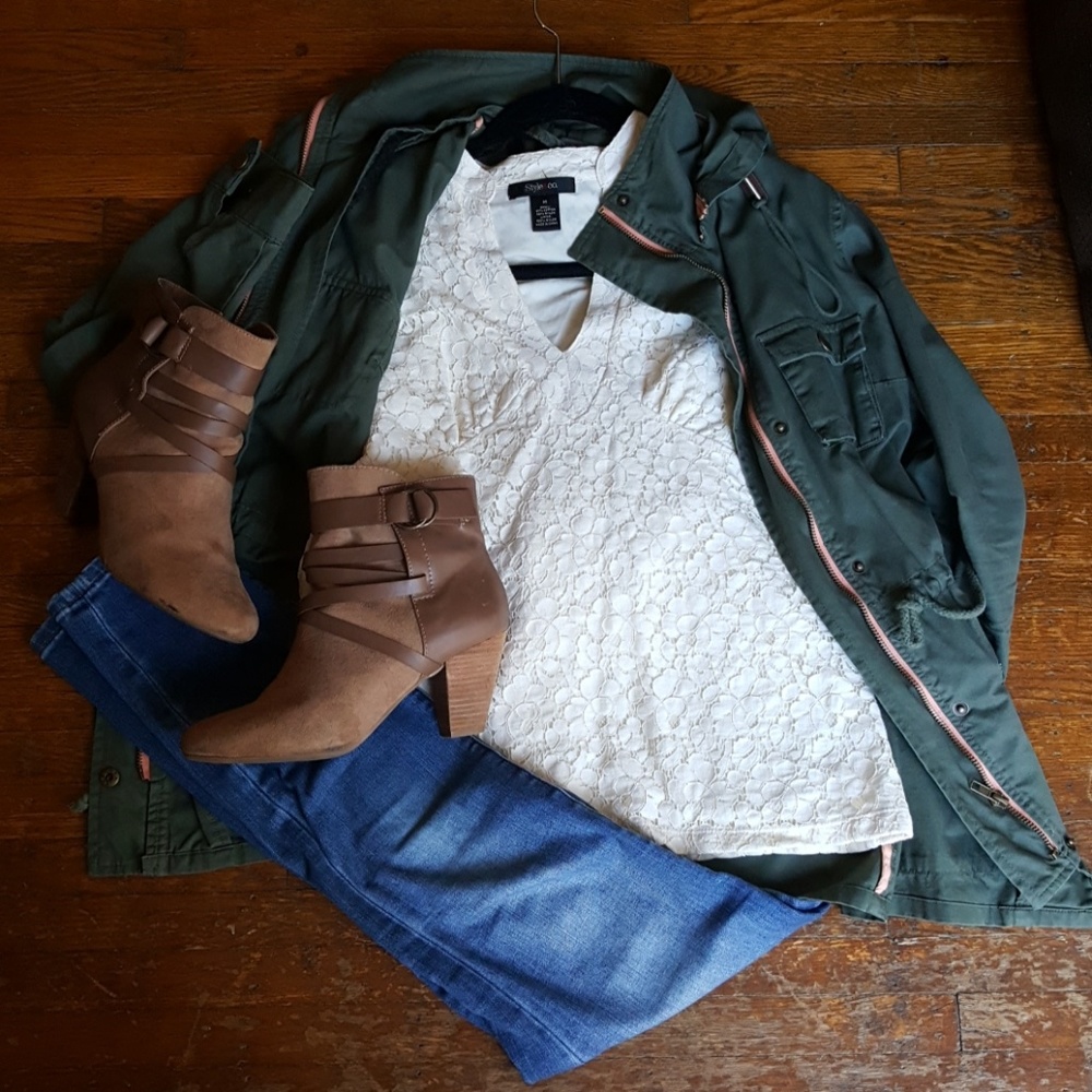 *SO PRETTY* Lace top